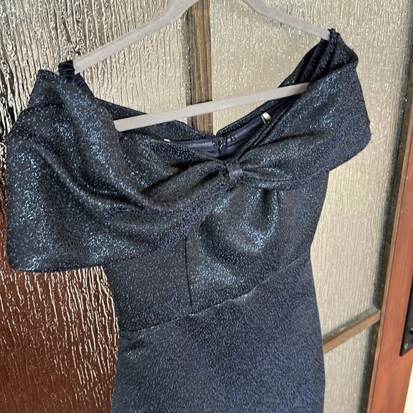 ML Monique Lhuillier
Bow Front Mini Dress size 4 - Picture 6 of 10